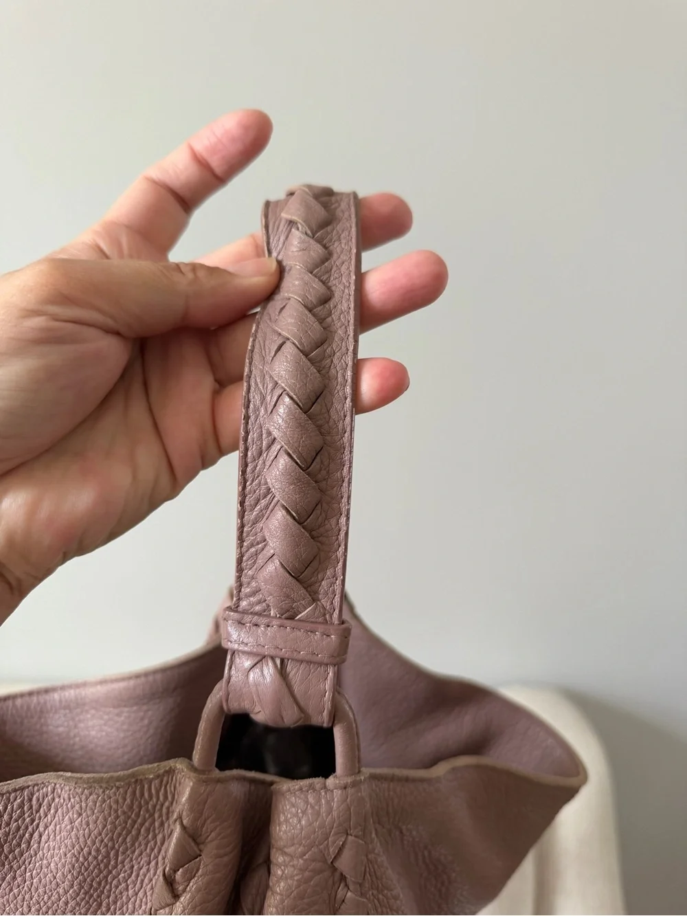 Bottega veneta Women's Leather Hobo Bag in Dusty Rose - Picture 5 of 9